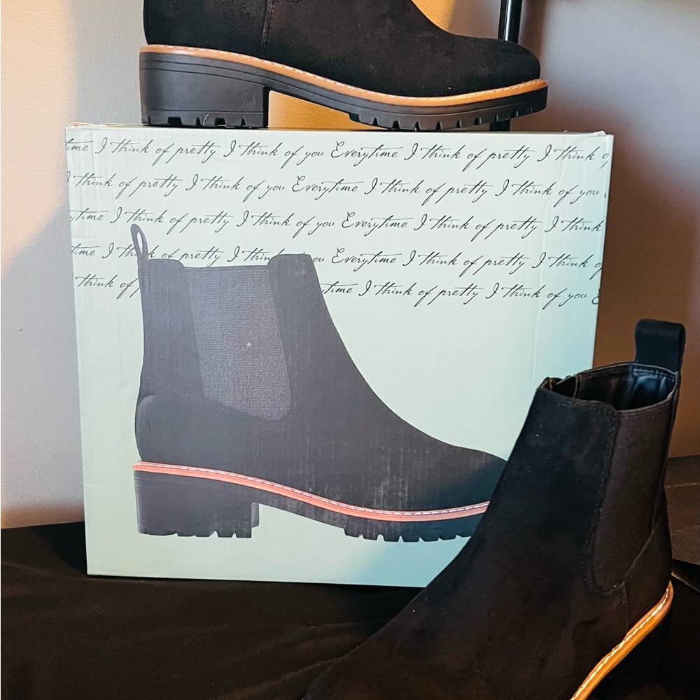NEW!! Stylish Black Ankle Boots Size 6